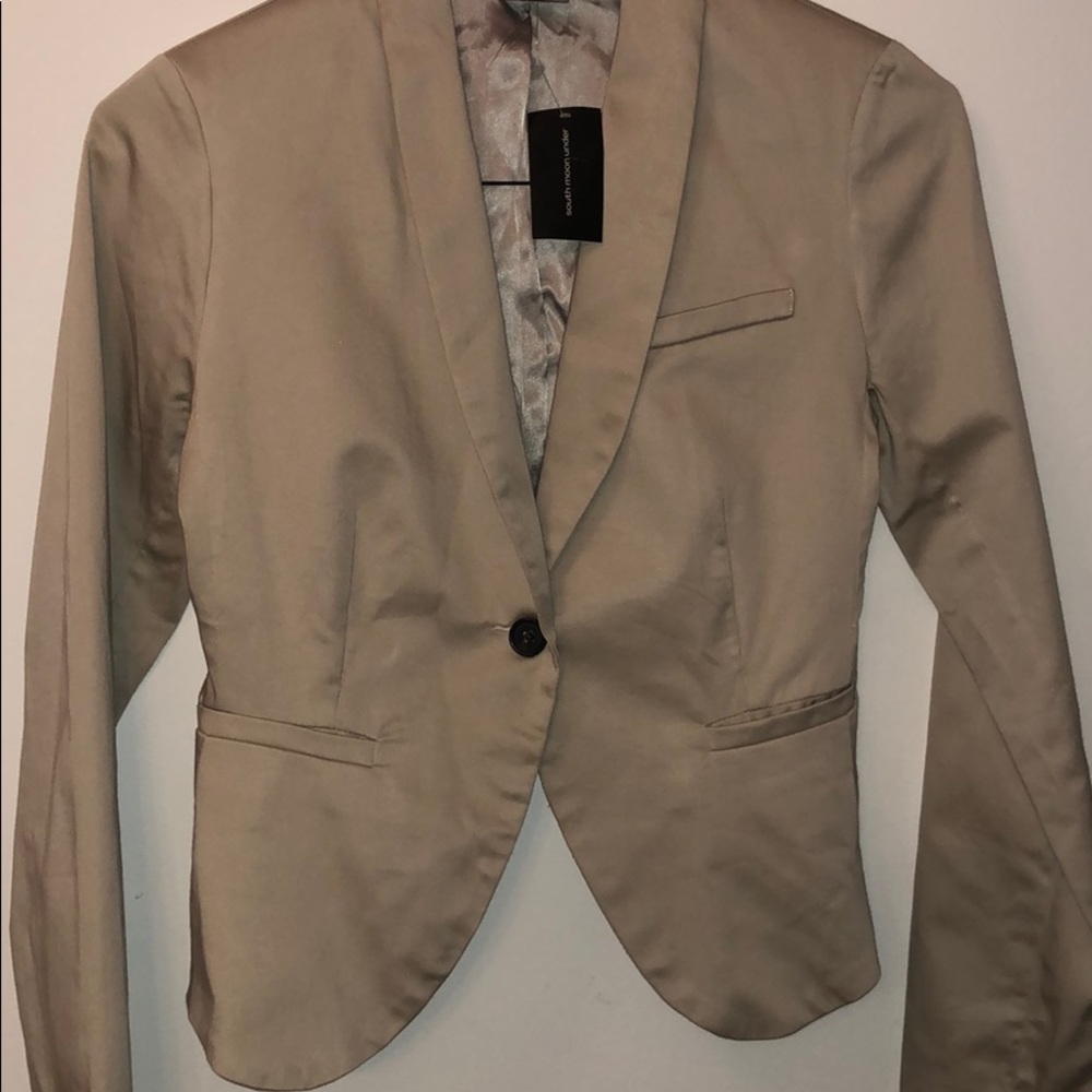 Color Siete Cropped Blazer, NWT (S) tan